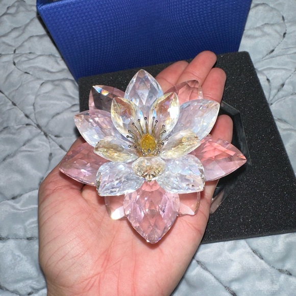 Swarovski Water Lily Rosaline Flower - Picture 1 of 11